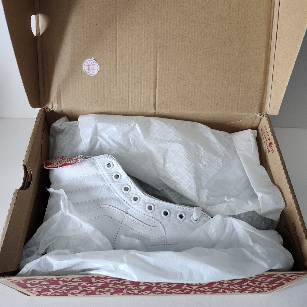 NIB Vans Womens True White Sk8-Hi Hightop Skate Shoes Womens 9.5 Mens 8.0 - Picture 3 of 13